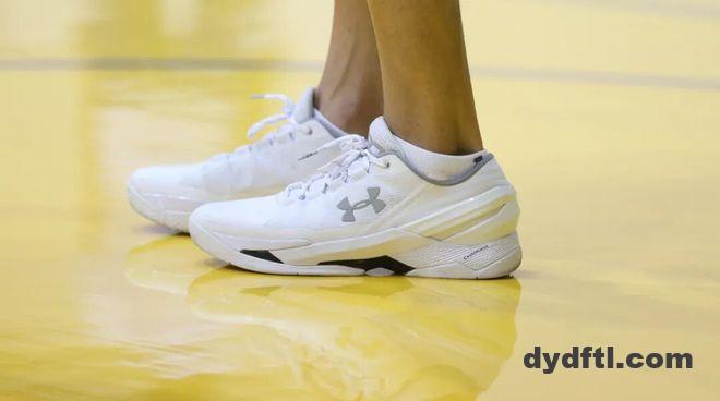 一年怒亏2个亿，库里和安德玛的“孽缘”