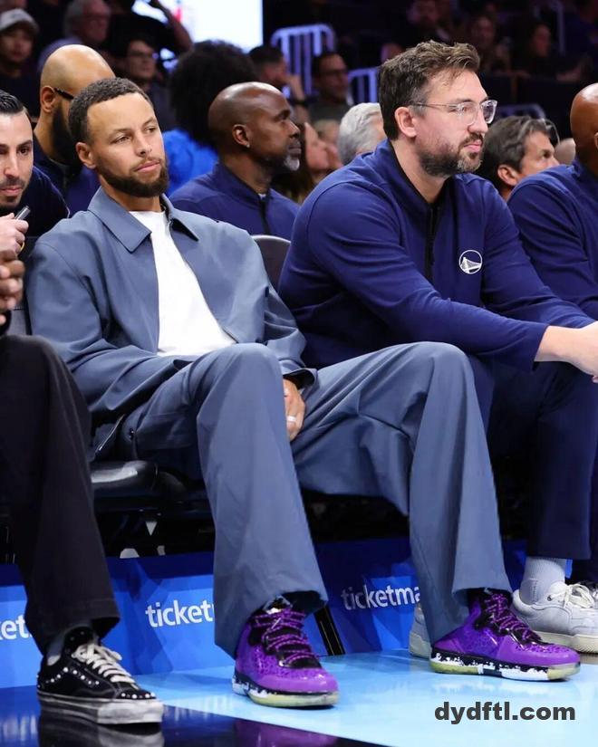 nimg-480 一年怒亏2个亿,库里和安德玛的“孽缘”